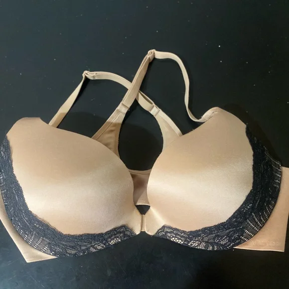 Victoria Secret - Picture 2 of 8